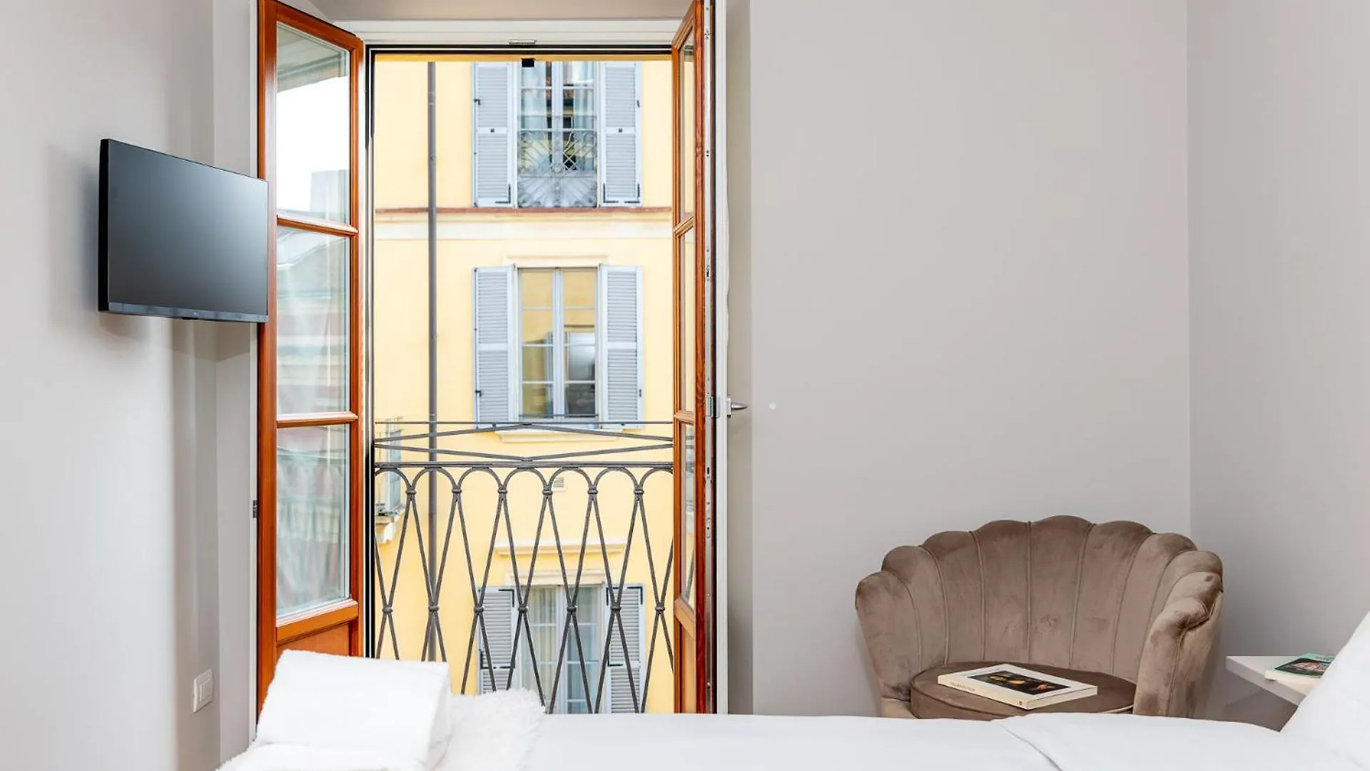 Luxurious & Spacious Flats In Duomo Milán Apartmán